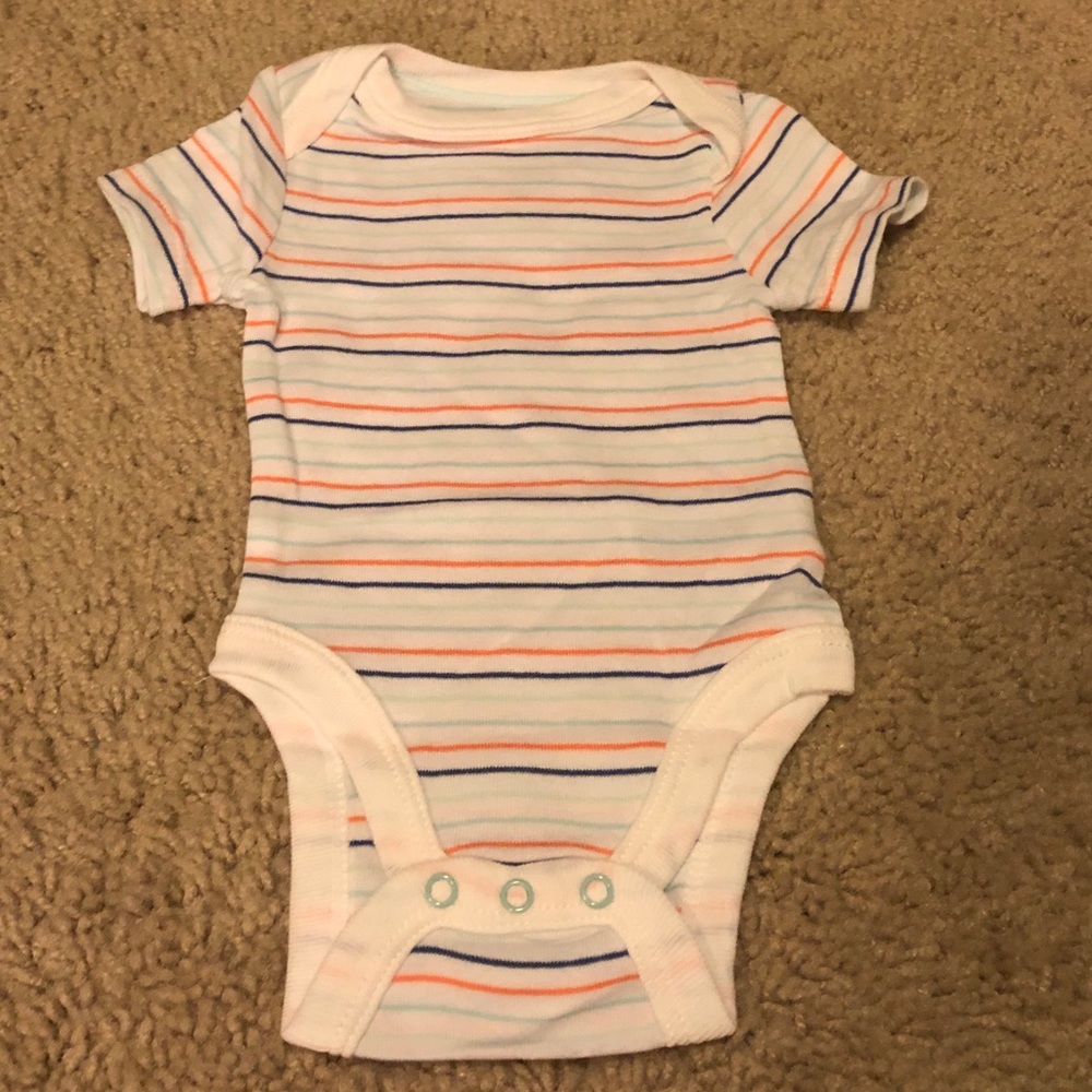2 short sleeve bodysuits
